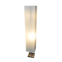 Lampe sur pied de style japonais avec base chromée et abat-jour en papier crépon blanc