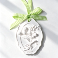 Diffuseur d'huiles essentielles en céramique parfumée suspendu pour armoire et voiture, parfum d'intérieur en porcelaine en forme de fleur