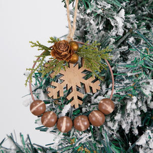 Nouvelles décorations de Noël guirlande de cône de pin fruits rouges flocon de neige feuilles simulées bricolage pendentif pour la décoration d'arbre - Product Image 2