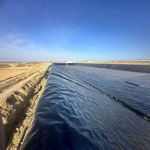 แผ่นปูบ่อระบายน้ำฝนในเมือง HDPE Geomembrane หนา 1.0 มม. สำหรับบ่อเก็บน้ำและบ่อชะลอน้ำ - Product Image 5