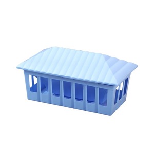 Comedero de Plástico con Forma de Techo 35x24x65 cm con Tapa para Pollos, Palomas, Aves y Aves de Corral - Product Image 5