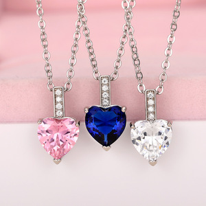 Collana con ciondolo a cuore colorato, catena a O con ciondolo in pietra scintillante romantica per donna - Product Image 5