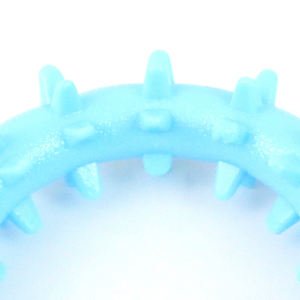 Juguete para Perros de Plástico Resistente a Mordeduras de Alta Calidad, Anillo Plano de Espino de 12*1.6cm, Fácil de Limpiar y Seguro para Uso en Interiores/Exteriores - Product Image 5