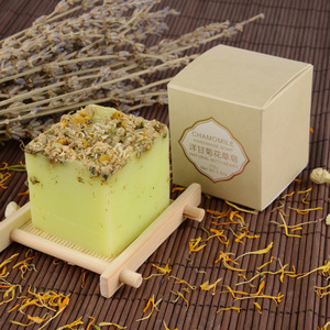 <span class=keywords><strong>Savon</strong></span> Artisanal OEM/ODM aux Fleurs Séchées <span class=keywords><strong>et</strong></span> Huiles Essentielles, Naturel <span class=keywords><strong>et</strong></span> Herbal, pour Visage <span class=keywords><strong>et</strong></span> Mains, Anti-Acné, Nourrissant, Soin Nettoyant pour Peau Normale - Product Image 5