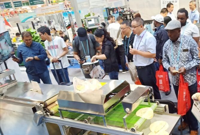 Electric Heating Corn Tortilla Maker Machine Automatic