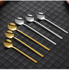 Petite cuillère en acier inoxydable de style coréen avec long manche pour café, lait, thé, crème glacée, desserts, finition métallique dorée - Product Image 6