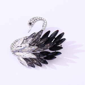 Nouvelle Broche Cygne en Cristal Noir Exquise pour Femme, Style Européen et Américain Tendance, Nouvelle Broche Élégante pour une allure raffinée - Product Image 5
