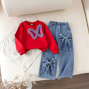 Set per Ragazze: <span class=keywords><strong>Felpa</strong></span> a Maniche Lunghe in Poliestere e Cotone con Stampa Farfalle Bianche + Pantaloni Larghi in Denim con Fiocco, Completo Due Pezzi Fresco e Carino - Product Image 2