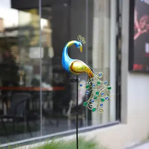 Lámpara de jardín de pavo real con energía solar, artesanía de pavo real, adorno de hierro, lámpara de patio insertada en el suelo