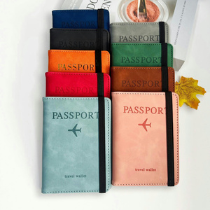 Funda para Pasaporte de PU con Banda Elástica, Cartera de Viaje con Grabado de Avión, Porta Tarjetas de Identificación con Múltiples Ranuras, Estuche Portátil para Documentos de Viaje - Product Image 1