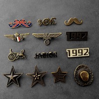 Broches Vintage à la mode Broches Badges décoratifs pour tenues de fête Bijoux en métal avec Logo imprimé pour vêtements et chaussures