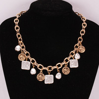 Collier de breloques de perles baroques multiples Collier de pendentifs de perles rondes assorties vintage pour femmes