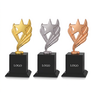 Trofeo de metal duradero con revestimiento resistente a la corrosión para una belleza y un rendimiento duraderos, trofeos de metal de primera calidad. - Product Image 1