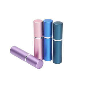 Venta al por mayor de fábrica: Botella de perfume de 5ml con cabezal plano, carcasa de aluminio y revestimiento de vidrio, subenvase cosmético recargable. - Product Image 5