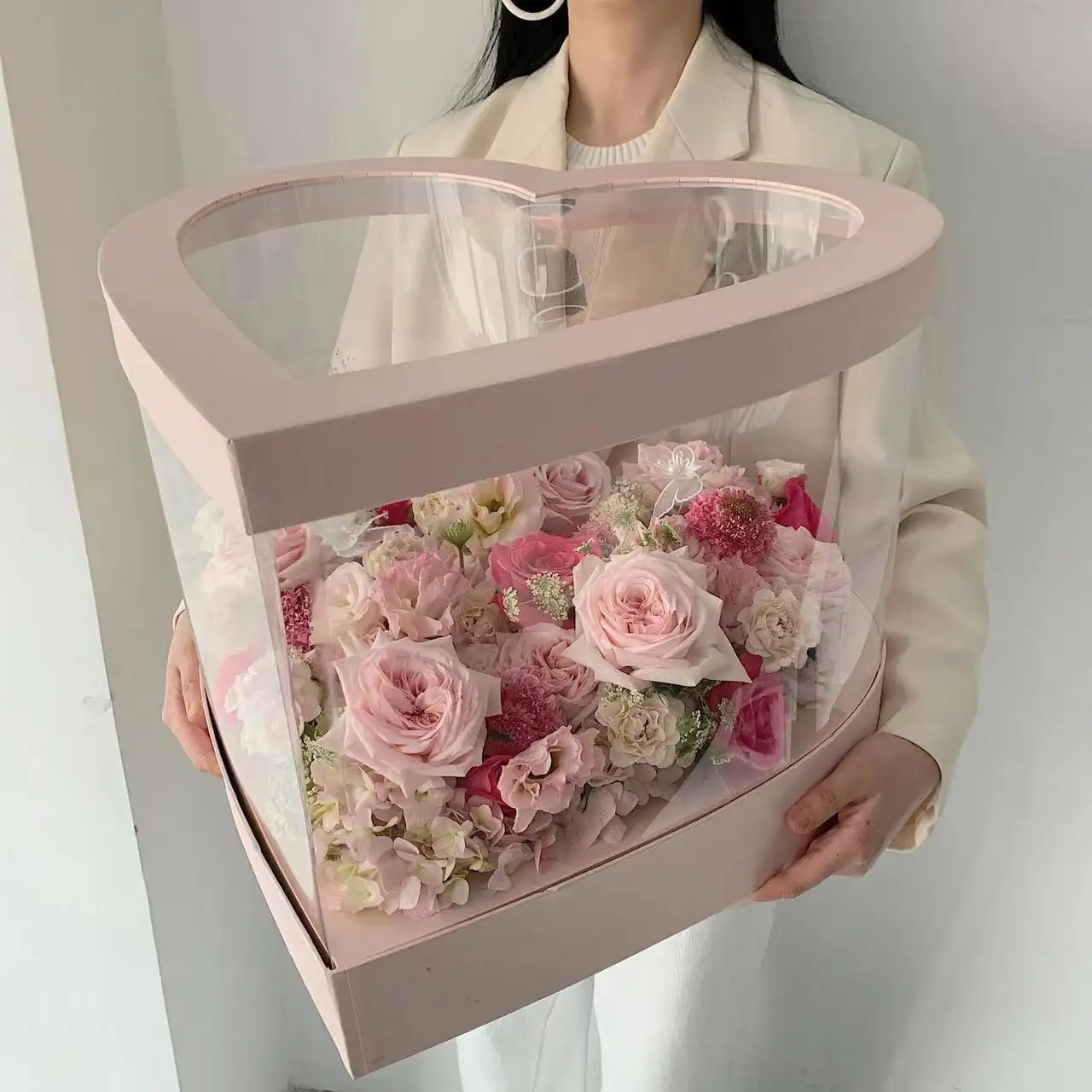 2024 new design large size Heart Shaped Cardboard Flower Wedding Bouquet Paper Gift Box PVC Flower Box hug bucket