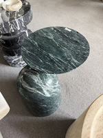 Table basse en marbre vert naturel avec plateau solide, design moderne, écologique et durable pour salon, chambre et salle à manger