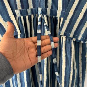 Nouvelle mode de robes décontractées pour femmes doux et confortable à manches longues col en V longueur midi 100% coton avec broderie imprimée - Product Image 5