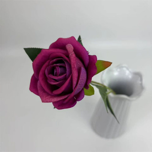 بسعر الجملة زهرة مخملية مفرد بلمسة حقيقية مخملية وردة حمراء لتزيين حفلات الزفاف - Product Image 6