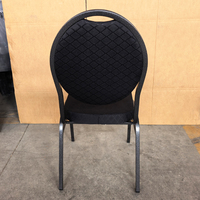 Chaise de banquet empilable rembourrée, dossier rond, structure en tube d'acier finition martelée pour hôtel, conférence, événementiel