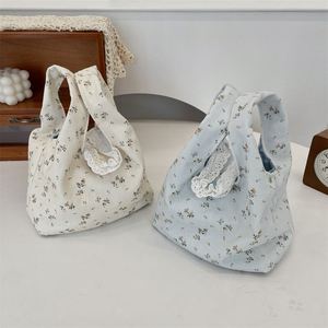 Sac fourre-tout à imprimé floral mignon, petit sac à main pour le travail, sac à main d'été pour femmes, sac à poignet de style coréen - Product Image 2