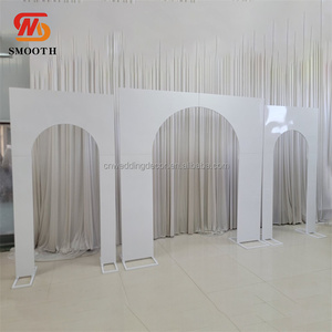 Gapura Masuk Upacara Minimalis Modern yang Elegan untuk Acara, Gapura Pernikahan Logam Putih dengan Puncak Tajam - Product Image 5