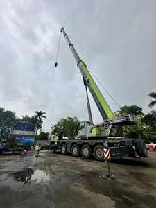 Grúa Oruga Usada Zoomlion ZAT2000E de 200 Toneladas, Maquinaria Pesada con Motor y Caja de Cambios, 2021 - Product Image 3