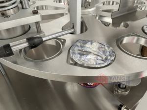 Machine rotative automatique de cachetage de remplissage de tasse de K de tasse de poudre de café YB-FBJ1 Machine de remplissage et de cachetage de <span class=keywords><strong>Capsule</strong></span> de café - Product Image 4