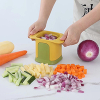 Multifunctionele roestvrijstalen moderne minimalistische groentesnijder, uienhakker, aardappelchipsnijder voor gebruik in de keuken
