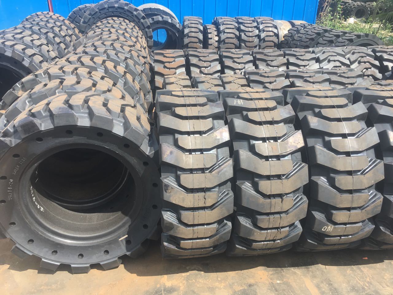 36x14-20 Boom Lift Skid Steer Loaders AWP Solid Tire