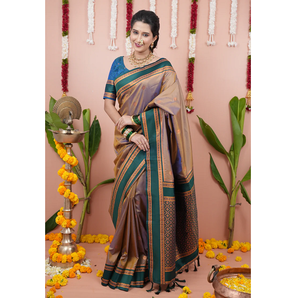Chickoo Soft Silk Narayanpeth Paithani Saree con ricos motivos tejidos Zari e impresionantes tejidos de contraste para un uso tradicional - Product Image 1