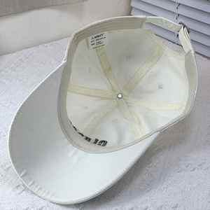 หมวกเบสบอลแบบนิ่มสีอ่อนปักลายตัวอักษรแบบสามมิติรุ่นใหม่ปี 2025 เป็นหมวกเบสบอลอเนกประสงค์และลำลอง - Product Image 5