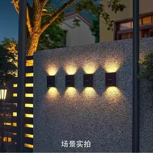 โคมไฟติดผนังพลังงานแสงอาทิตย์แบบขึ้นลงได้สำหรับสวนกลางแจ้ง - Product Image 1