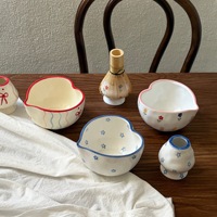 Nouveau design coréen créatif Lelyi, bol à matcha en céramique écologique fait main avec motif d'amour dessiné à la main, ensemble fouet à thé transfrontalier