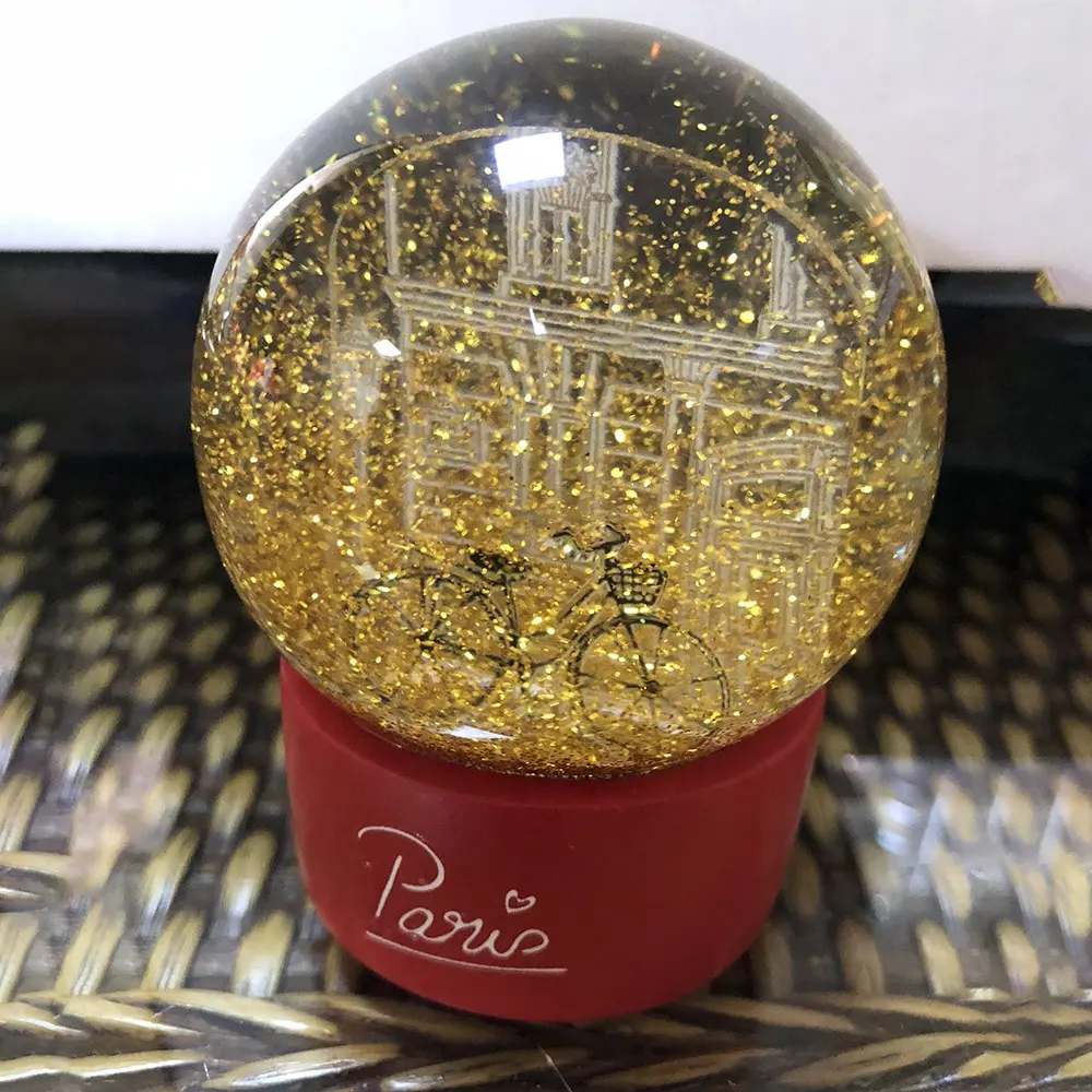 Özel akrilik levha içinde zırh Glitter Paris hatıra su cam kar küresi ile baz reçine