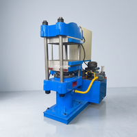 Presse de vulcanisation de caoutchouc entièrement isolée avec moteur, pompe, contrôle automatique PLC, type quatre colonnes, pression précise, anti-vibration