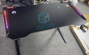 GEDO, venta al por mayor, escritorio de fibra de carbono en forma de Z, escritorio para ordenador con portavasos RGB y soporte para auriculares, escritorio para juegos de nuevo diseño - Product Image 6