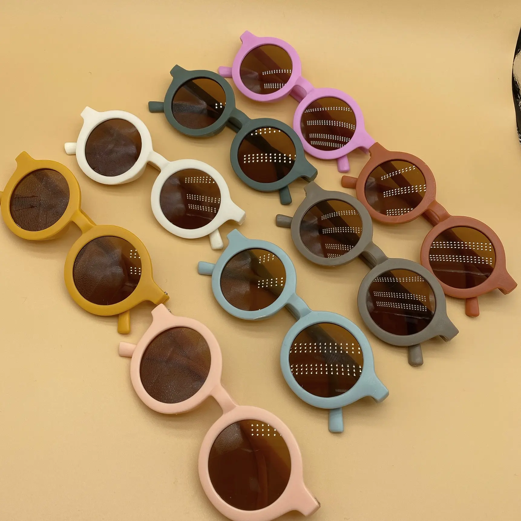 Children's sunglasses boys and girls UV protection fashion round frame sunglasses baby travel shade photo catwalk sunglasses