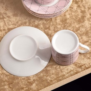 Tasse à café et soucoupe en céramique à motif de grille lumineuse moderne, finition dorée minimaliste, tasses à expresso en porcelaine pour la maison et le bureau - Product Image 6