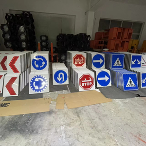 Signalisation routière directionnelle clignotante à LED, alimentée par énergie solaire, personnalisable OEM, pour maintenir la voie <span class=keywords><strong>droite</strong></span>/<span class=keywords><strong>gauche</strong></span>, pour la sécurité routière sur autoroute - Product Image 5