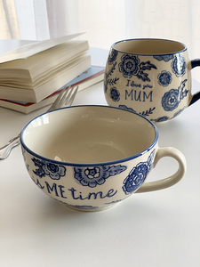 Taza de café de cerámica de color bajo vidriado pintada a mano en azul y blanco Retro Pastoral francesa, Regalo para mamá, mamá, madre - Product Image 2