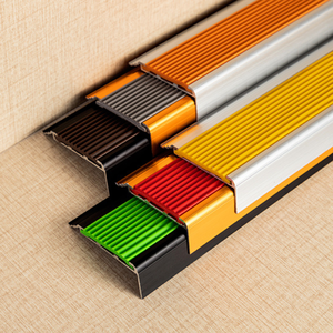 Profilé d'<span class=keywords><strong>escalier</strong></span> ergonomique à surface lisse pour une <span class=keywords><strong>marche</strong></span> sûre dans les escaliers publics - Product Image 3