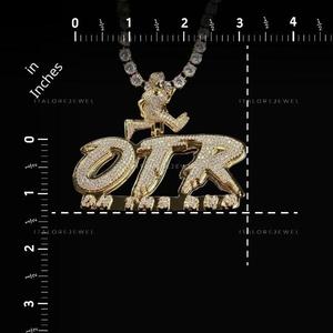 Colgante OTR Block Letter de Plata de Ley 925 con Moissanita y Brillo de Diamante de Alto Pulido para Moda Urbana Contemporánea - Product Image 4