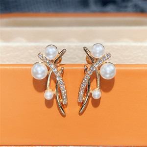 Orecchini a Perno con Nappine a Linea Incrociata Ispirati alle Perle Barocche per Donna, Gioielli Eleganti alla Moda, Vendita all'Ingrosso - Product Image 6
