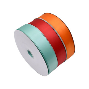 <span class=keywords><strong>Cinta</strong></span> de <span class=keywords><strong>Raso</strong></span> <span class=keywords><strong>Verde</strong></span> de 3.0 cm (1-1/4\") de una Cara, Rollo de 100 Yardas, Accesorio de Poliéster Ecológico para Empaque, Gran Venta - Product Image 6