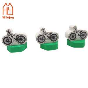 Gommes en forme de bouteille personnalisées, gommes en caoutchouc en forme de boisson Smalta Malt, gommes promotionnelles avec logo de marque - Product Image 2