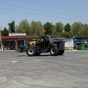 Chargeur télescopique tout terrain chinois 4x4 Diesel 3.5Ton chariot élévateur agroalimentaire robuste - Product Image 5