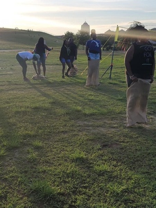 Sacs <span class=keywords><strong>de</strong></span> course en <span class=keywords><strong>jute</strong></span> à motif <span class=keywords><strong>de</strong></span> points avec logo personnalisé, sacs <span class=keywords><strong>de</strong></span> pommes <span class=keywords><strong>de</strong></span> terre 24 x 40 pouces pour les jeux <span class=keywords><strong>de</strong></span> pelouse en plein air, les fêtes d'anniversaire et les réunions <span class=keywords><strong>de</strong></span> famille - Product Image 3