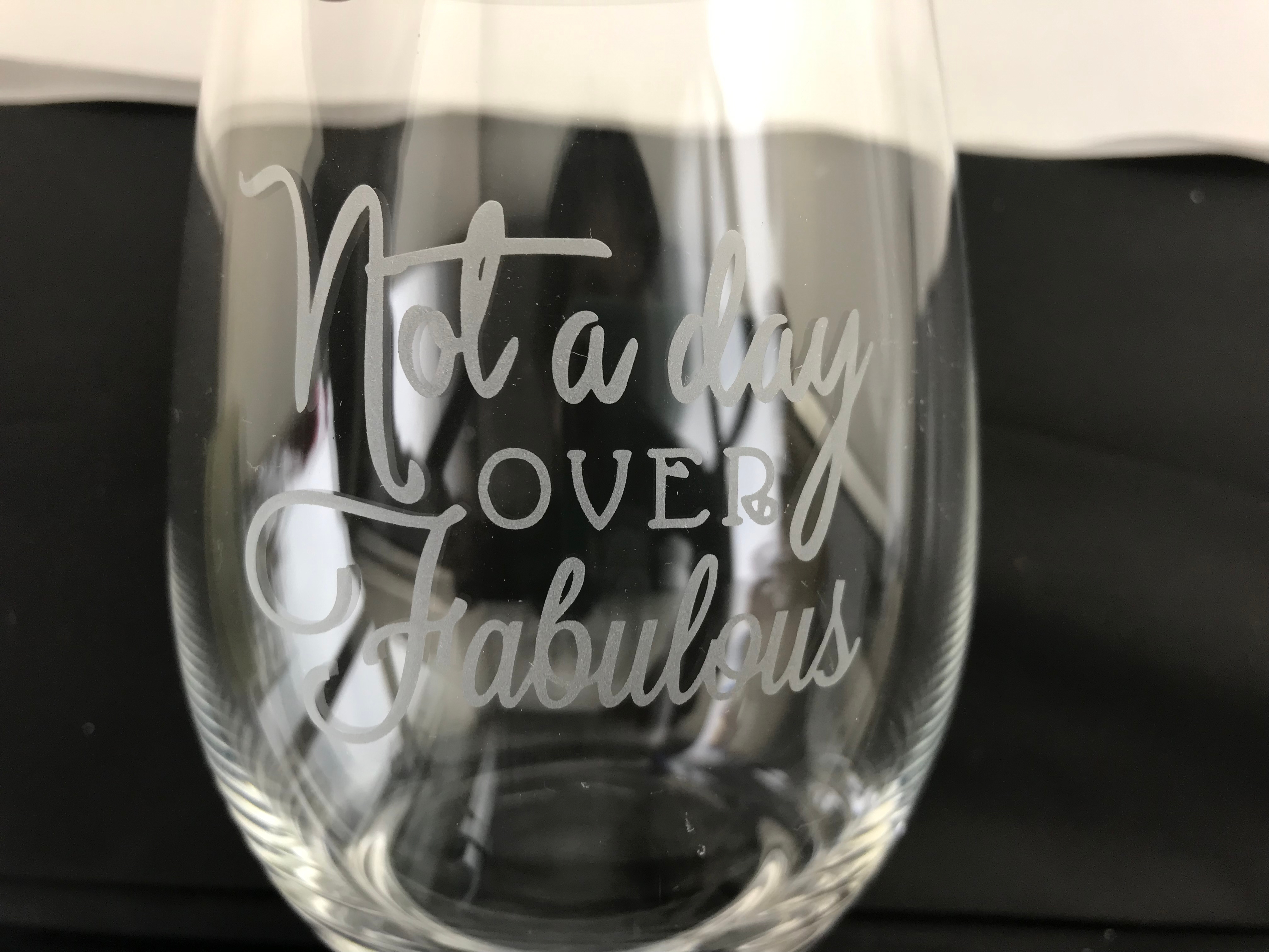 Hot Selling Customized 16 Ounce Stemless Wine Glass Tumbler with Etched DesignPopular