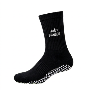 Calcetines Antideslizantes Kissed to Bangor con Puntos de Agarre en la Suela, Negros, con Estampado por Transferencia de Calor, para Uso Casual de Adultos - Product Image 1