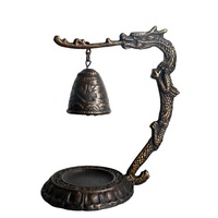 En fonte Chinoise dragon design table cloche en or antique couleur
